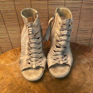 DV Side Zip Chunky Heel Bootie Size 9 EUC